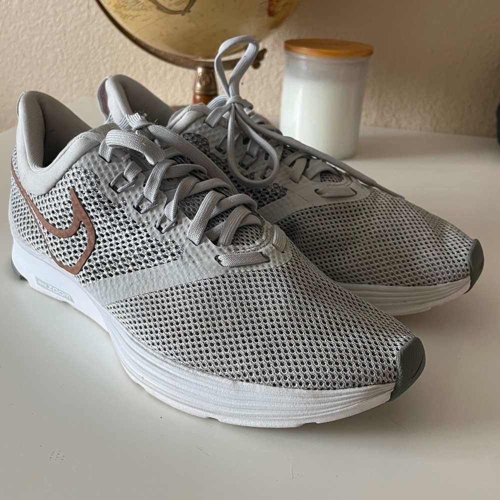 Nike Zoom Strike Women’s 7.5 Vast Grey Running Shoes.
